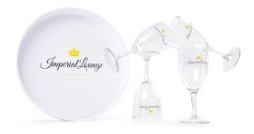 Glas och bricka med logo